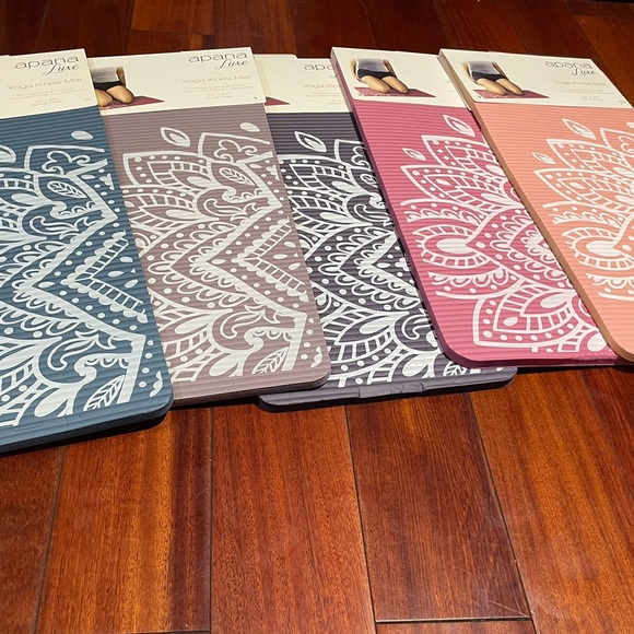 Apana Luxe- Knee & Elbow cushion for extra support when you workout. 10mm thick. - Picture 7 of 7